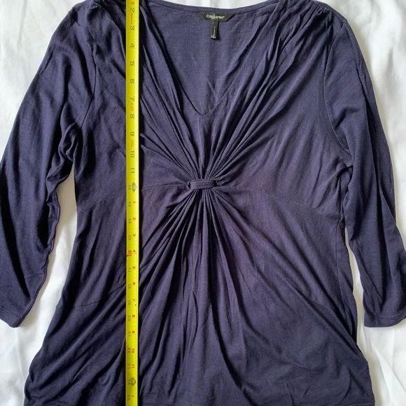 DAISY FUENTES | Navy blue v-neck long sleeve top, large with rouching front - Picture 6 of 6
